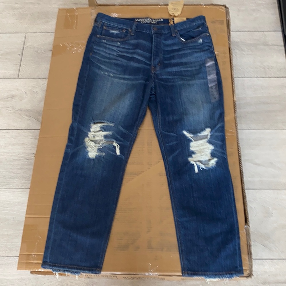 AMERICAN EAGLE OUTFITTERS DISTRESSED  JEANS